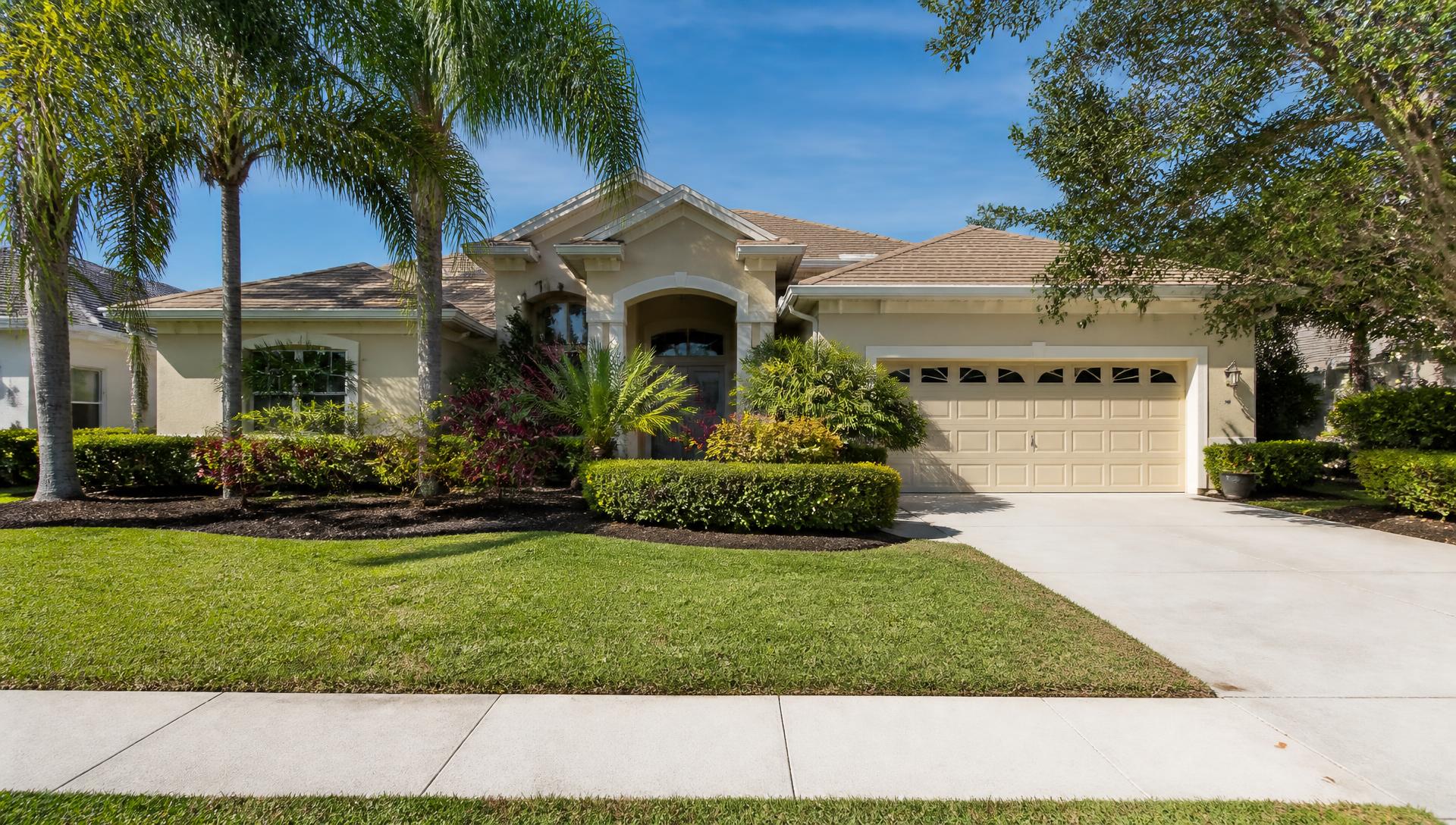 Professionally maintained Central Florida landscaping